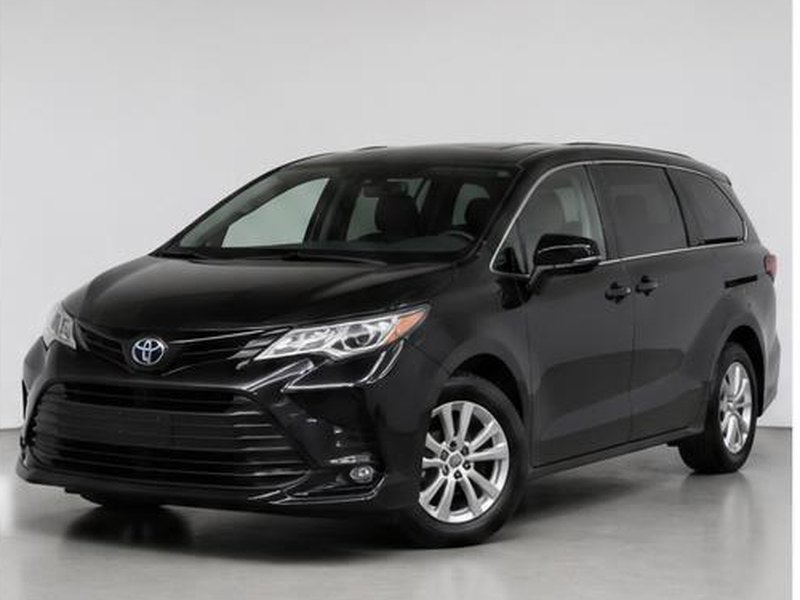 Toyota 2022 Sienna LE FWD in Black